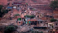 Saat ini korban tewas akibat gempa bumi bertambah menjadi 2.122 orang dengan ribuan orang lainnya luka-luka. Reuters/Hannah McKay.