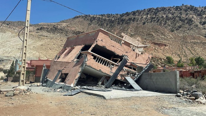 Begini Kondisi Rumah yang Rusak Akibat Gempa di Maroko Gempa bumi berkekuatan Magnitudo 6,8 mengguncang Maroko pada Jumat (8/9/2023) lalu. Gempa mengakibatkan rumah-rumah warga rusak. Ini penampakannya.