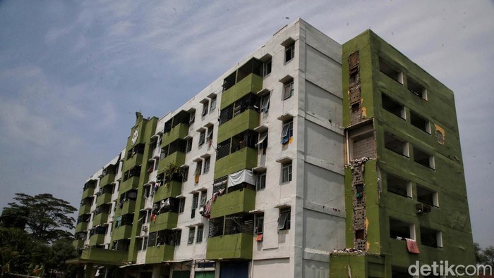 Begini Kondisi Rusun Marunda Blok C yang Keropos Plang nama Blok C5 Rusun Marunda Jakarta, roboh akibat keropos pada 30 Agustus 2023. Begini kondisi bangunan Rusun Marunda Blok C yang dinilai sudah tidak layak.