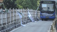 Meski masa kampanye belum dimulai namun Alat Peraga Kampanye (APK) telah mejeng dimana-mana.  