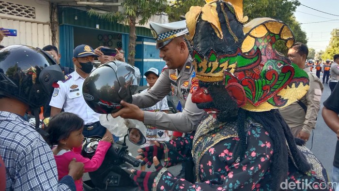 Buta sanga di Indramayu Kampanyekan keselamatan lalu lintas