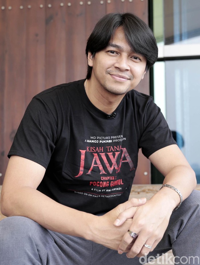 Deva Mahenra Deva Mahenra, cast Kisah Tanah Jawa saat berkunjung ke kantor detikcom