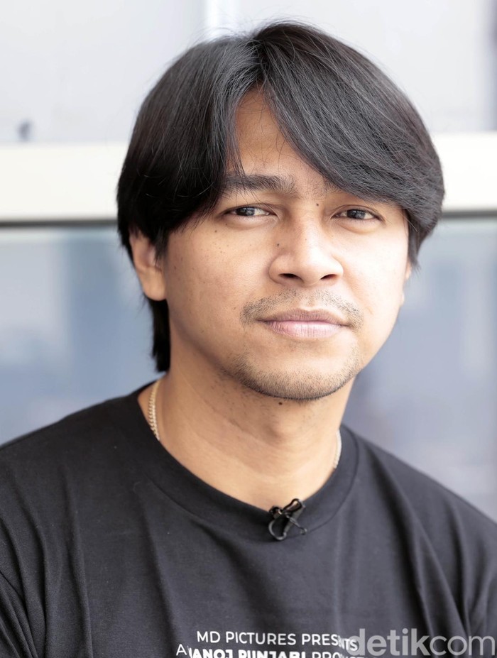 Deva Mahenra Deva Mahenra, cast Kisah Tanah Jawa saat berkunjung ke kantor detikcom