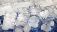 Lego biasanya identik dengan mainan untuk anak-anak. Tetapi lego yang satu ini memiliki fungsi untuk mendinginkan minuman yang segar. Foto: Bored Panda