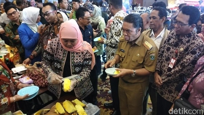 Gubernur Jatim Khofifah dan Pj Gubernur Banten Al Muktabar