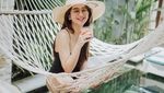 Serunya Hana Hanifah saat Nongkrong Cantik di Beach Club