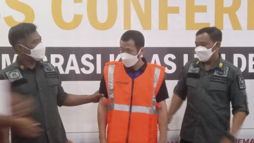 Petugas Imigrasi menangkap Chen dan Tufail atas dugaan melakukan aktifitas ilegal dan pelanggaran aturan keimigrasian, Senin (11/9/2023).