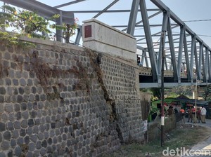 Jembatan Kaliketek Dipastikan Layak Digunakan Meski Retak, Ini Alasannya