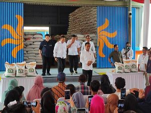 Jokowi Tinjau Gudang Bulog Dramaga di Bogor
