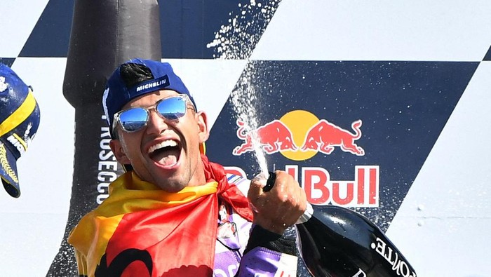 MotoGP - San Marino Grand Prix - Misano World Circuit Marco Simoncelli, Misano Adriatico, Italy - September 10, 2023 Prima Pramac Racings Jorge Martin celebrates with champagne on the podium after winning the MotoGP race REUTERS/Jennifer Lorenzini