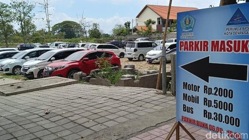 Kantong parkir di Jalan Matahari Terbit, Denpasar akan menerapkan sistem elektronik mulai Oktober 2023.