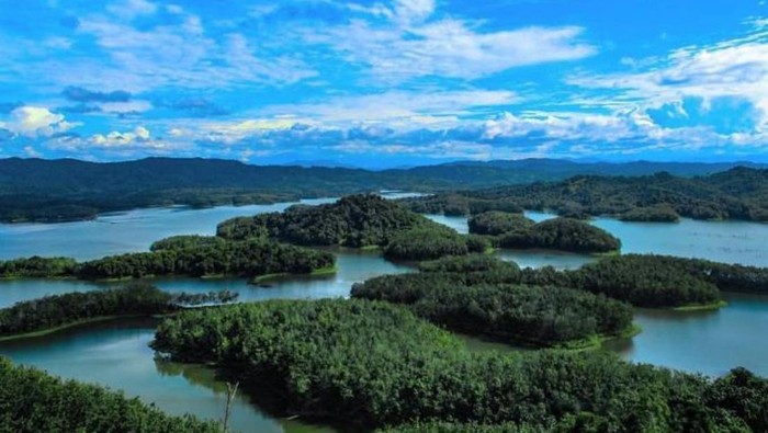Keindahan Ulo Kasok di Kampar, Riau yang mirip Raja Ampat. (kemenparekraf.go.id)