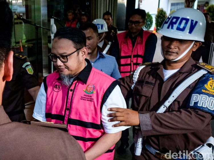 Kejagung Kembali Tahan Tersangka Kasus Korupsi BTS Kominfo