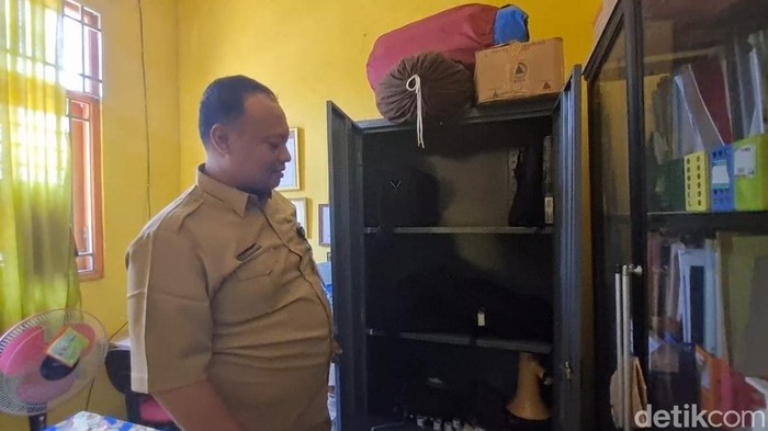 Kepala SDN 166 Sumput Gresik Roys Ubaydillah