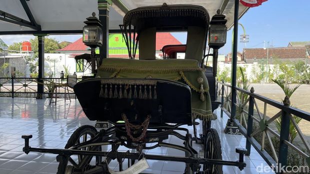 Kereta kuda 'Paulina' di Dalem Yudhanegaran, kompleks Keraton Jogja. Foto diunggah pada Senin (11/9/2023).