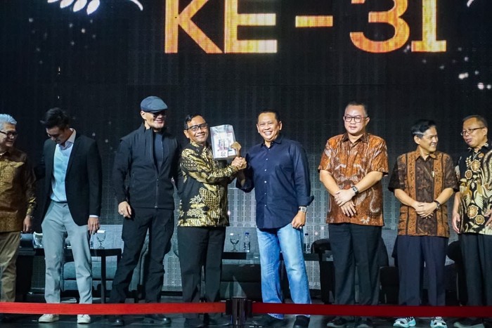 Ketua MPR RI Bambang Soesatyo mengapresiasi penerbitan buku berjudul Bambang Soesatyo News Maker -- Satu Dasawarsa The Politician Senayan.