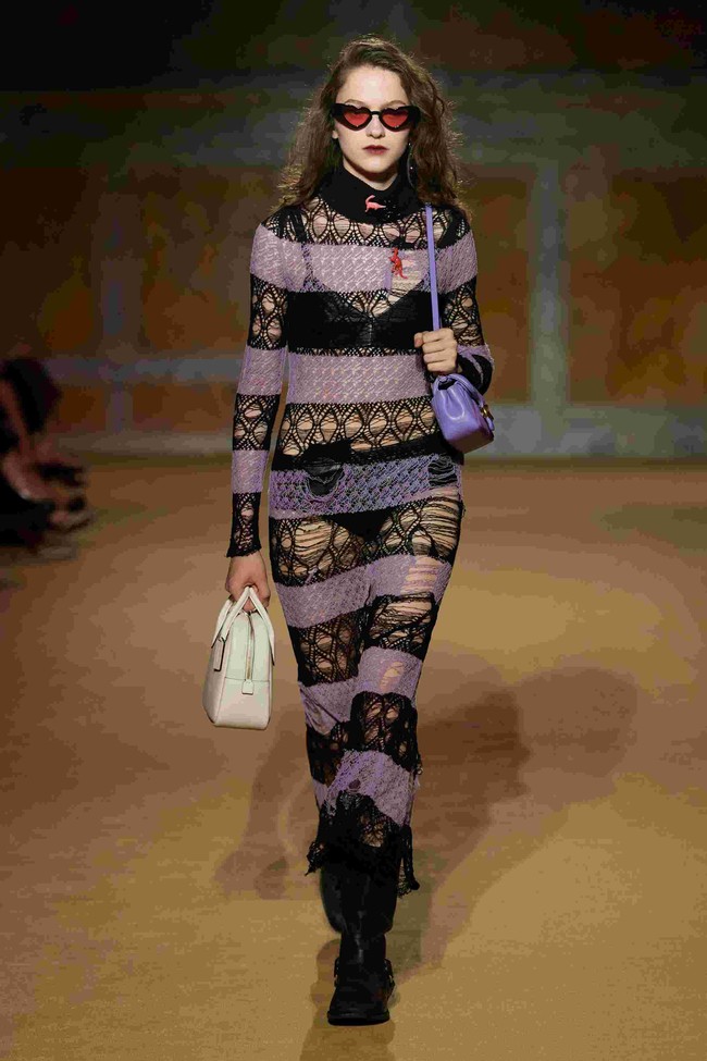 Fashion show koleksi Coach untuk musim semi 2024 di New York Public Library, New York, [8/9/2023].  Foto: Dok. Coach.