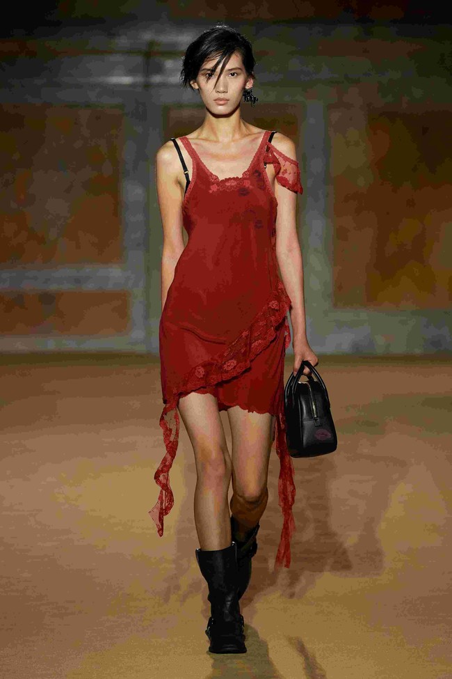 Fashion show koleksi Coach untuk musim semi 2024 di New York Public Library, New York, [8/9/2023].  Foto: Dok. Coach.