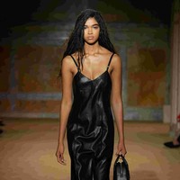 Fashion show koleksi Coach untuk musim semi 2024 di New York Public Library, New York, [8/9/2023]. Foto: Dok. Coach.