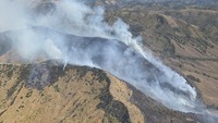 Ini penampakan terkini kebakaran di Gunung Bromo, Senin (11/9/2023). Seluruh kawasan wisata di Gunung Bromo masih ditutup total hingga hari ini. Upaya water bombing menggunakan helikopter terus dilakukan untuk memadamkan kebakaran di Bromo. Fokus pemadaman berada di wilayah Blok Watangan dan sekitarnya. Dok. BPBD Kabupaten Malang