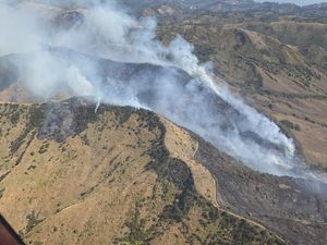 Heli Super Puma Kembali Mengudara Pantau Kebakaran Gunung Bromo