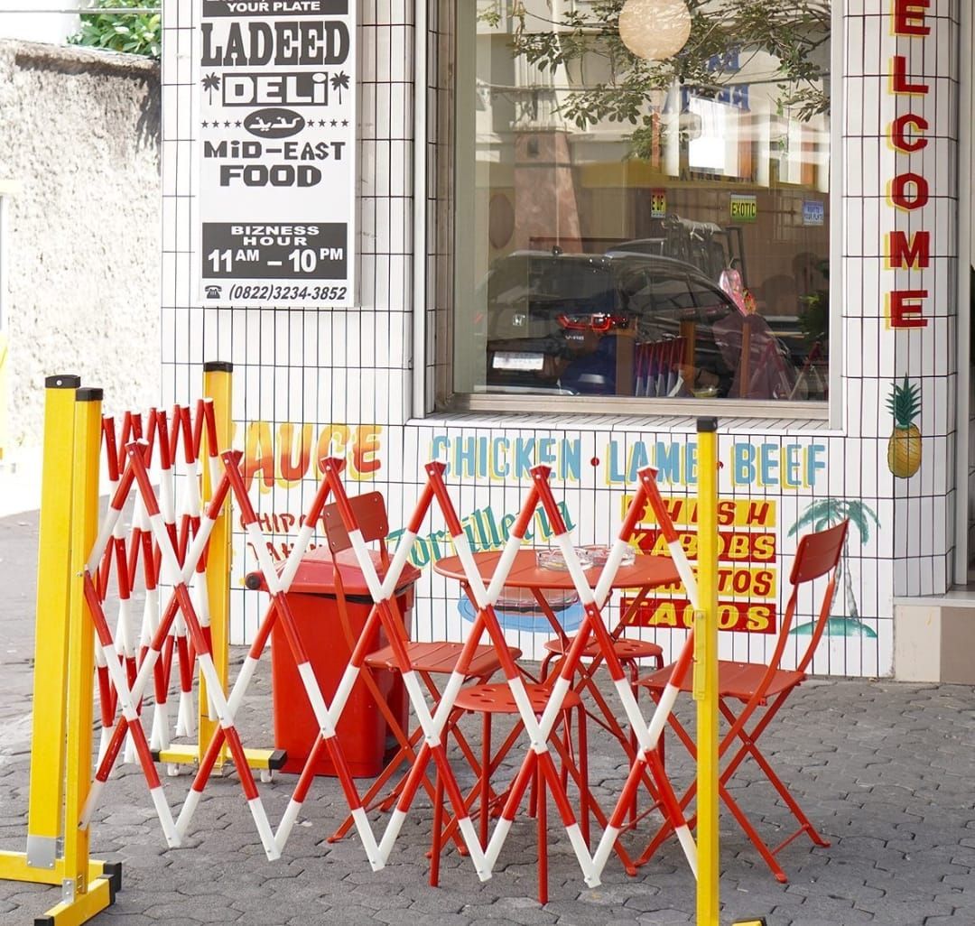 Ladeed Deli Cafe di Jalan Tunjungan, Surabaya.