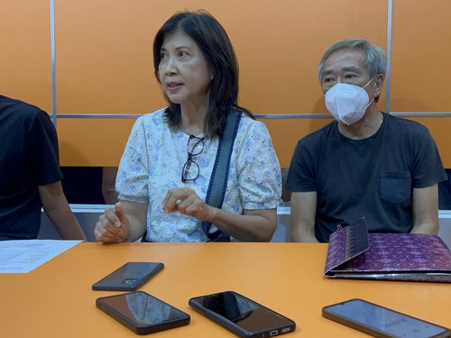 Linggawati Owner Ayuterra Resort Ubud (kiri) bersama suami saat konferensi pers di Denpasar, Minggu (10/9/2023). (I Nyoman Adhisthaya Sawitra)