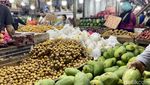 Suasana Los Buah di Pasar Induk Kramat Jati yang Menyegarkan