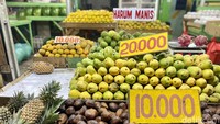 Pasar Induk Kramat Jati merupakan pasar terbesar di Indonesia. Pasar ini sudah berdiri sejak 1971 dan selalu jadi pemasok kebutuhan pangan masyarakat. Foto: detikcom/Riska Fitria