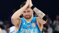 Luka Doncic (Dallas Mavericks) melengkapi daftar All-Star FIBA World Cup 2023. Meski hanya membawa Slovenia finis ketujuh, namun ia mencatat rataan 27 poin, 7,1 rebound, dan 6,1 asis per laga. Ia juga menjadi pencetak angka terbanyak selama turnamen, yakni 216 poin. Foto: REUTERS/ELOISA LOPEZ