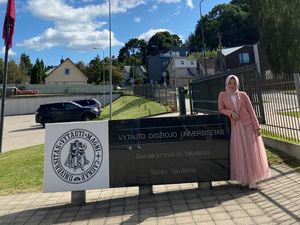 Bangga! Kisah Mahasiswi Unair Berhasil Kuliah di Lithuania Lewat IISMA