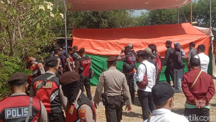 makam siswa MTs di Lamongan dibongkar