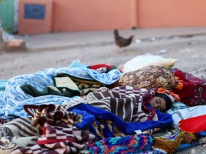 Khawatir Rumah Roboh Karena Gempa Susulan, Warga Maroko Tidur di Jalanan
