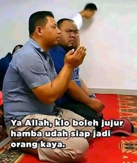 Cari uang memang nggak mudah, tetap semangat buat kamu agar lekas jadi orang kaya. Yuk, bisa, yuk!