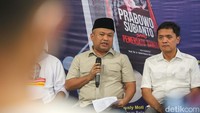Sang penulis buku, Sugiat Santoso, menjelaskan buku itu ditulis karena dia ingin memperlihatkan sisi lain dari Prabowo Subianto, karena menurut dia selama ini sosok Prabowo lebih banyak dihubungkan dengan Tragedi Kerusuhan 1998. Dalam buku setebal 212 halaman yang terbagi dalam lima bab itu, Sugiat menceritakan rangkaian hidup Prabowo sejak lahir, keluarga, masa-masa dia menjadi prajurit, sampai akhirnya masuk ke dunia politik.  