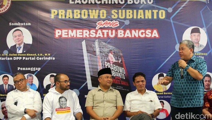 Mengenal Sisi Lain Prabowo dalam Buku Buku 'Prabowo Subianto sang Pemersatu Bangsa' diluncurkan di Jakarta. Sang penulis ingin memperlihatkan sisi lain dari Prabowo Subianto.