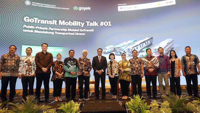 GoTransit Mobility Talk berfokus pada cara meningkatkan penumpang angkutan umum diikuti dengan pemaparan hasil riset Pusat Studi Transportasi dan Logistik UGM (Pustral UGM) mengenai integrasi layanan untuk keterpaduan antarmoda transportasi seperti KRL dan ojek online.