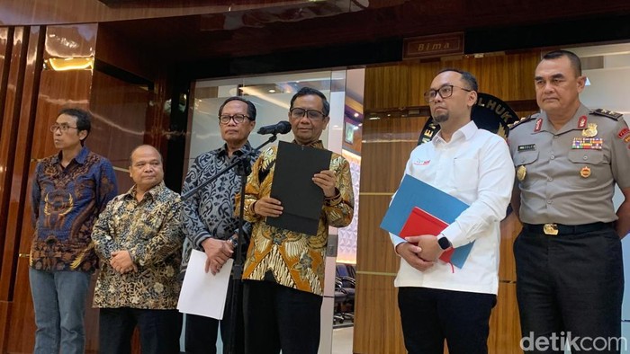 Menko Polhukam Mahfud Md mengatakan Satgas TPPU merekomendasikan dugaan pencucian uang di kasus impor emas batangan senilai Rp 189 triliun diusut Bareskrim. (Mulia Budi/detikcom)