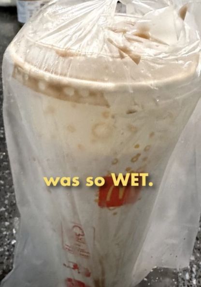 Terlalu Haus, Driver Ojol Ini Teguk Minuman Pesanan Pelanggannya