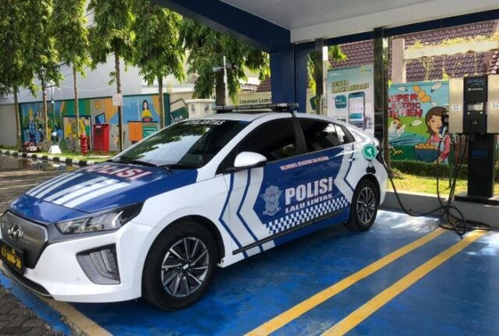 Mobil patroli polisi.