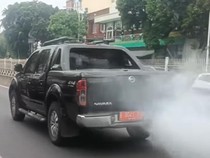 Mobil Pelat Merah yang Keluarkan Asap Tebal Masuk Bengkel