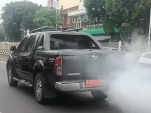 Mobil Pelat Merah yang Viral Ngebul di Jakarta Telat Bayar Pajak?