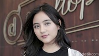 Pada film Kisah Tanah Jawa: Pocong Gundul, Nayla berperan sebagai Sari.