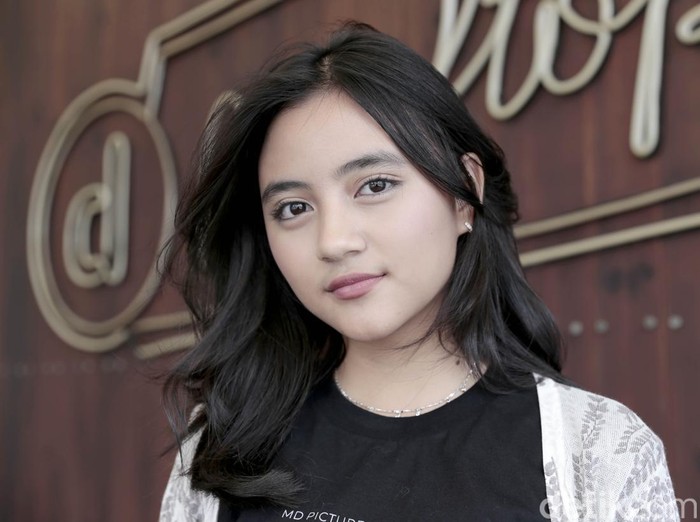 Nayla D Purnama, cast Kisah Tanah Jawa: Pocong Gundul, saat berkunjung ke kantor detikcom.