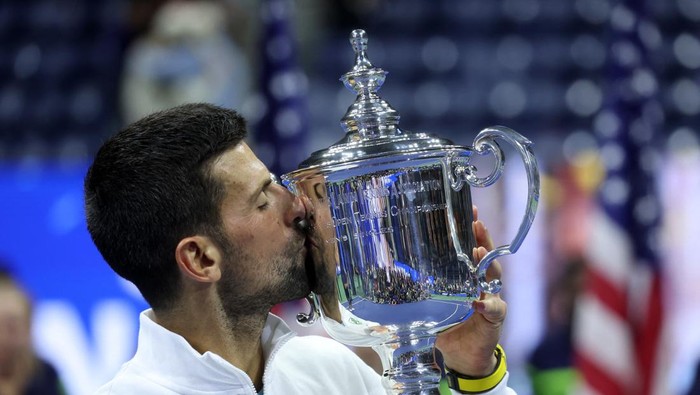 Tennis - U.S. Open - Flushing Meadows, New York, United States - September 10, 2023 Serbias Novak Djokovic celebrates with the trophy after winning the U.S. Open REUTERS/Mike Segar