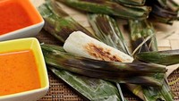 Tepat di sisi gerbang masuk Trans TV ada otak-otak bakar dengan bumbu kacang yang legit. Seporsinya bisa dibeli mulai dari Rp 10.000 dengan bumbu yang melimpah. Foto: Instagram/Istimewa/iStock