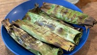 Penikmat otak-otak bakar wajib menyambangi Warung Embu 27. Hanya dengan merogoh kocek mulai dari Rp 10.000an sudah bisa menyantap otak-otak yang kenyal dengan bumbu nikmat. Foto: Instagram/Istimewa/iStock