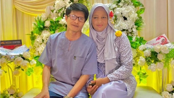 Pasangan Hawazalina Mohd Othman (46 tahun) dan Mohd Ezwani Ahmad Nazeri (45 tahun), bercerai sejak Juni 2022 dan kembali rujuk.