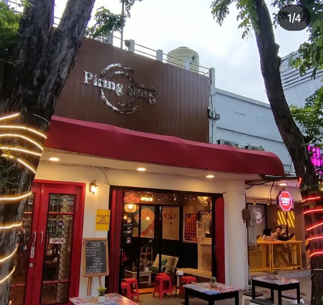 Piring Seng Coffee & Co di Jalan Tunjungan, Surabaya.