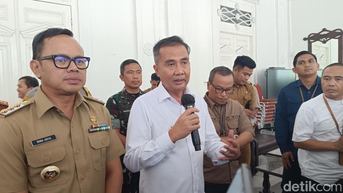 Pj Gubernur Jawa Barat (Jabar) Bey Machmudin (Rizky Adha Mahendra/detikcom)